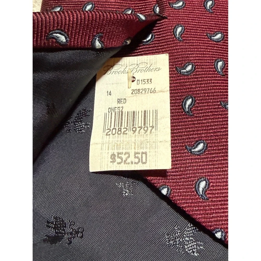 Brooks Brothers Makers Red Silk Paisley Tie Woven in England USA 01533